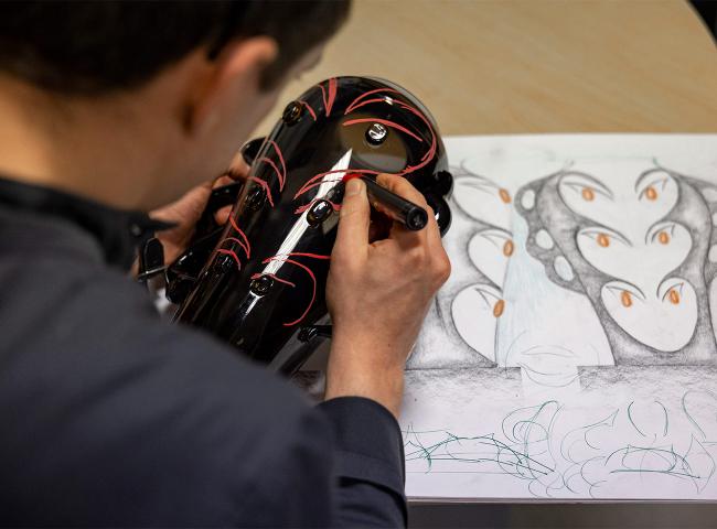 Jacopo Pagin, in residency at the cristallerie Saint-Louis, 2025 © Tadzio